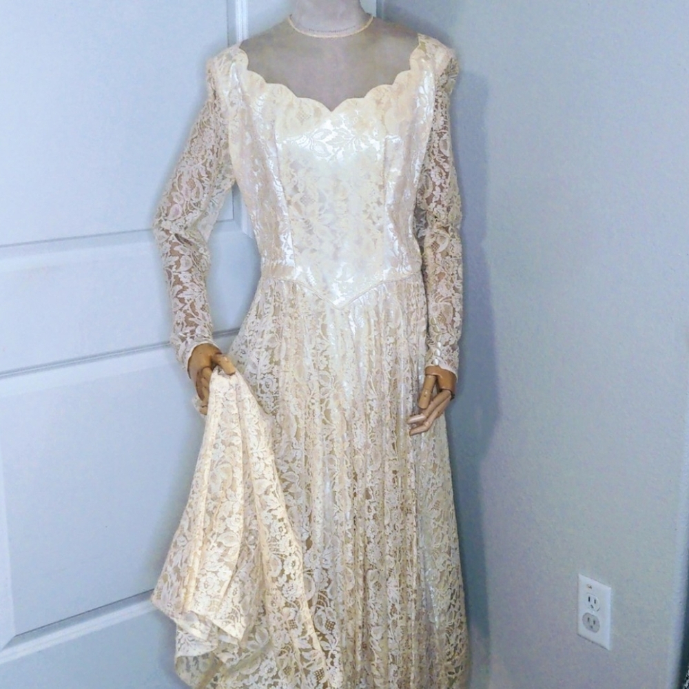 Vintage 1950s Joseph Magnin Wedding Dress Ivory Lace Long Sleeve Tea Length SZ M